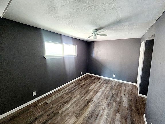3rd image of 4407 San Jacinto St #106