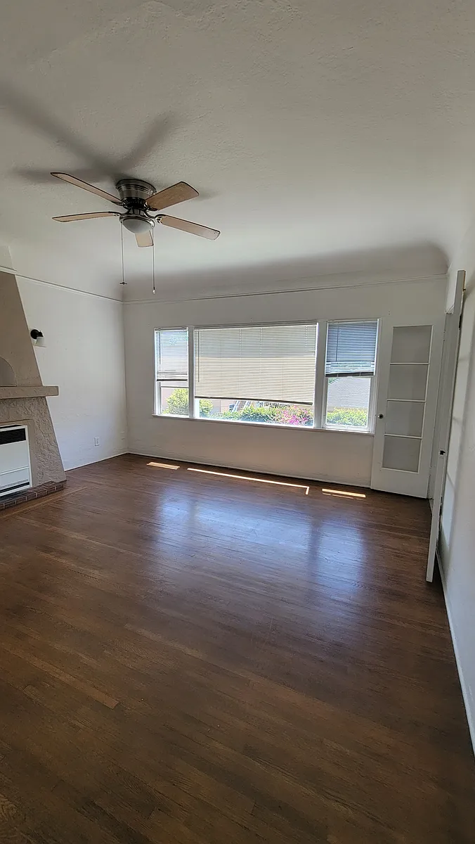 Building Photo - 835 Cedar Ave #4