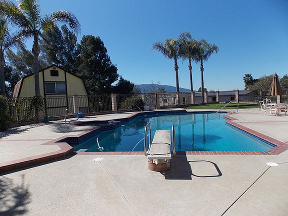 HUGE Pool & Spa!