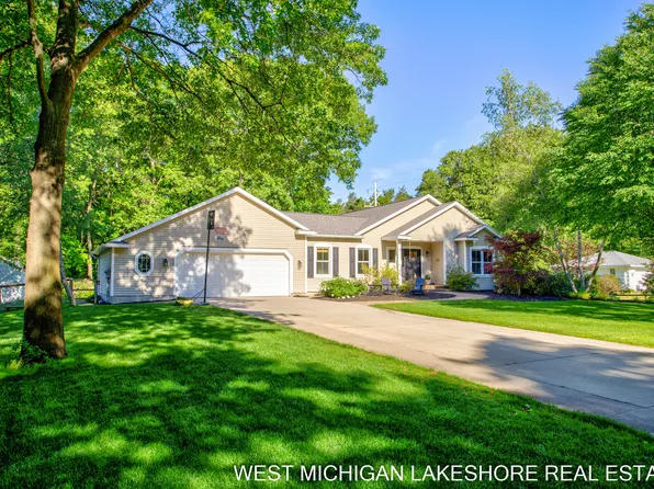 3260 Lorrimar Ln, Saugatuck, MI 49453