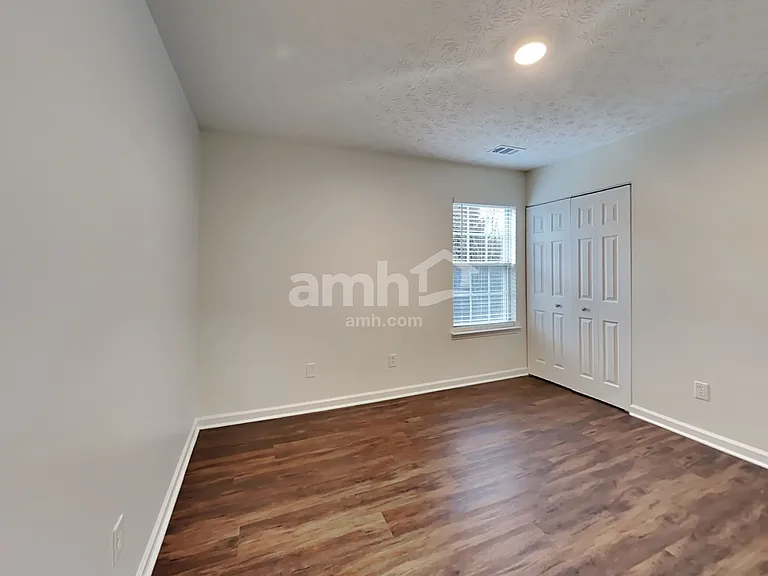 302 Springmoor Ln — Photo 10