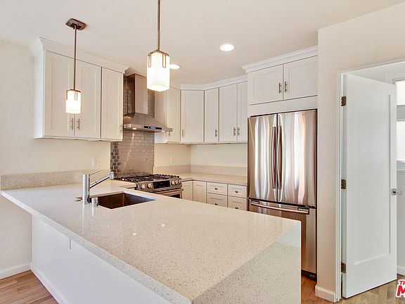4th image of 838 Hilldale Ave