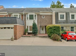 1111 Moorefield Hill Ct SW, Vienna, VA 22180