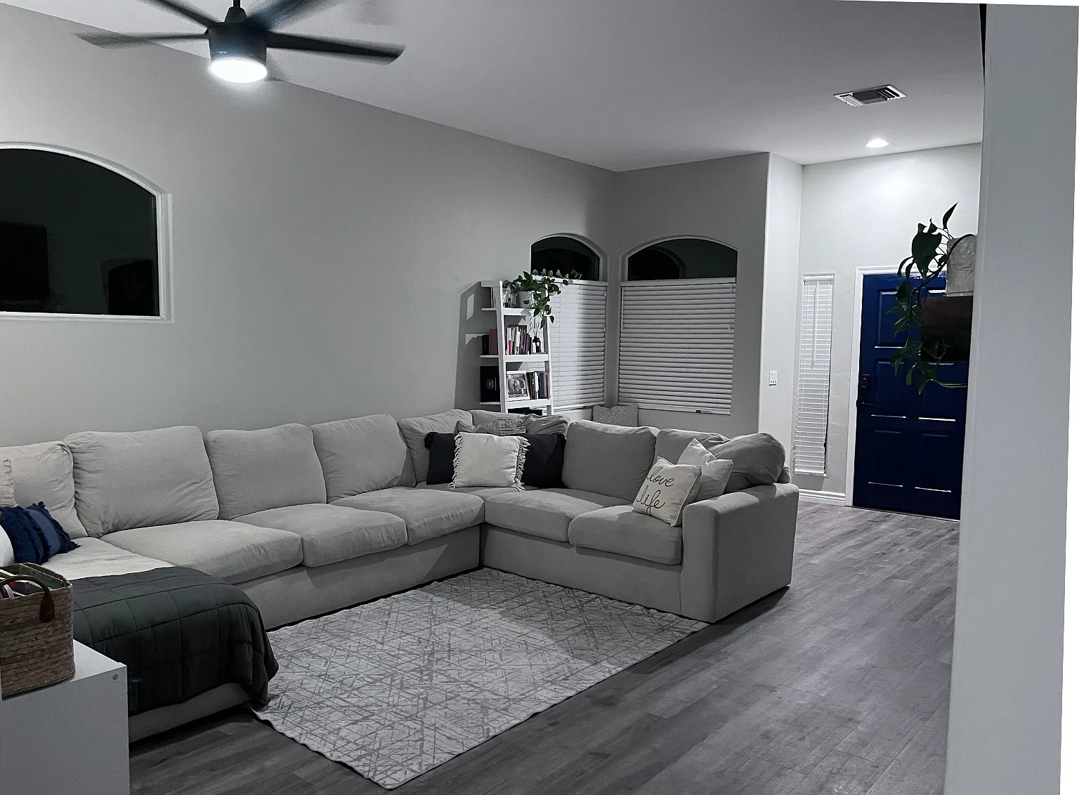 3 bed, 1829 sqft, $2,100 — Photo 2