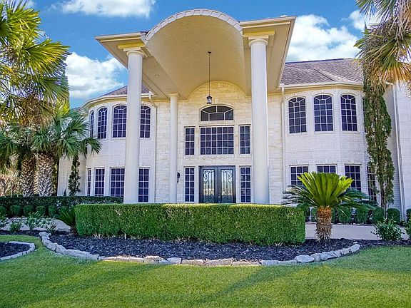 2nd image of 2427 Texana Way