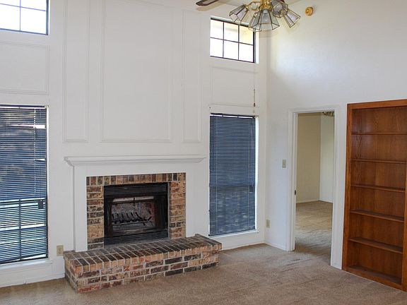 5th image of 2423 Brookdale Dr