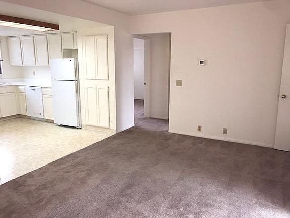 5th image of 2939 De La Vina St #D