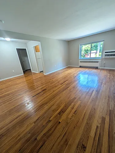 576 Whitney Ave Photo 1