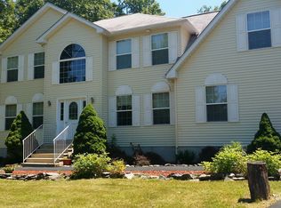 223 Lake Forest Dr, Dingmans Ferry, PA 18328
