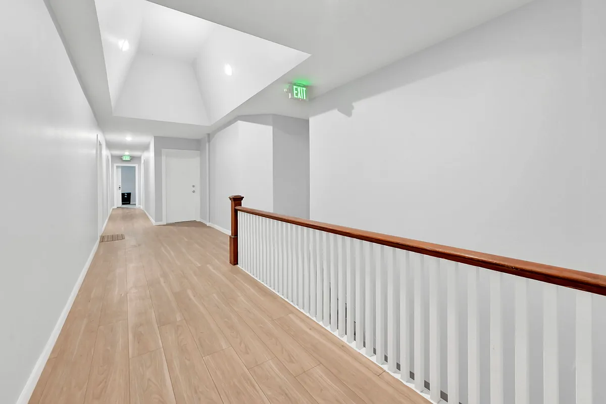 Building Photo - 2855 Washington Blvd