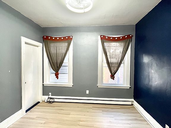 4th image of 36 Calumet St #2