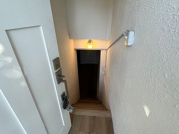 3rd image of 1609-1611 Hooker St