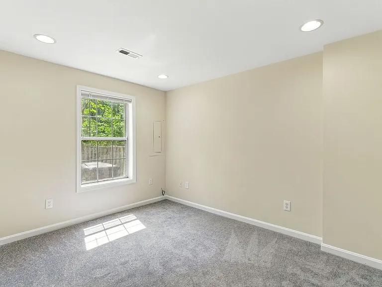 505 Knollwood Ct — Photo 24