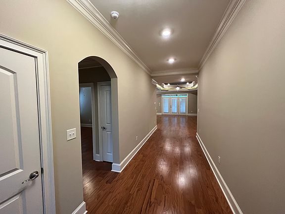 4th image of 305 Las Olas Dr