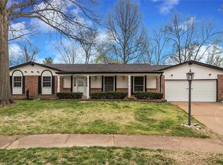 308 Quinnmoor Dr, Ballwin, MO 63011