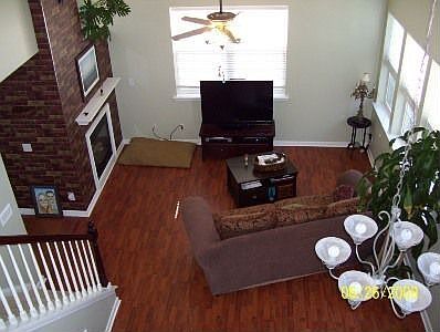 2nd image of 575 W Oaks Dr