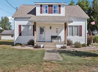 923 N 6th St, Breese, IL 62230