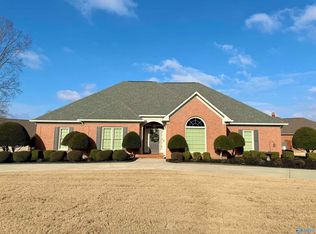 2807 Summerwind Dr SE, Decatur, AL 35603