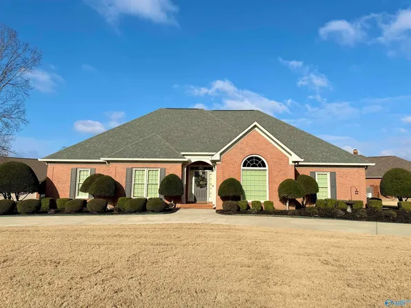2807 Summerwind Dr SE, Decatur, AL 35603