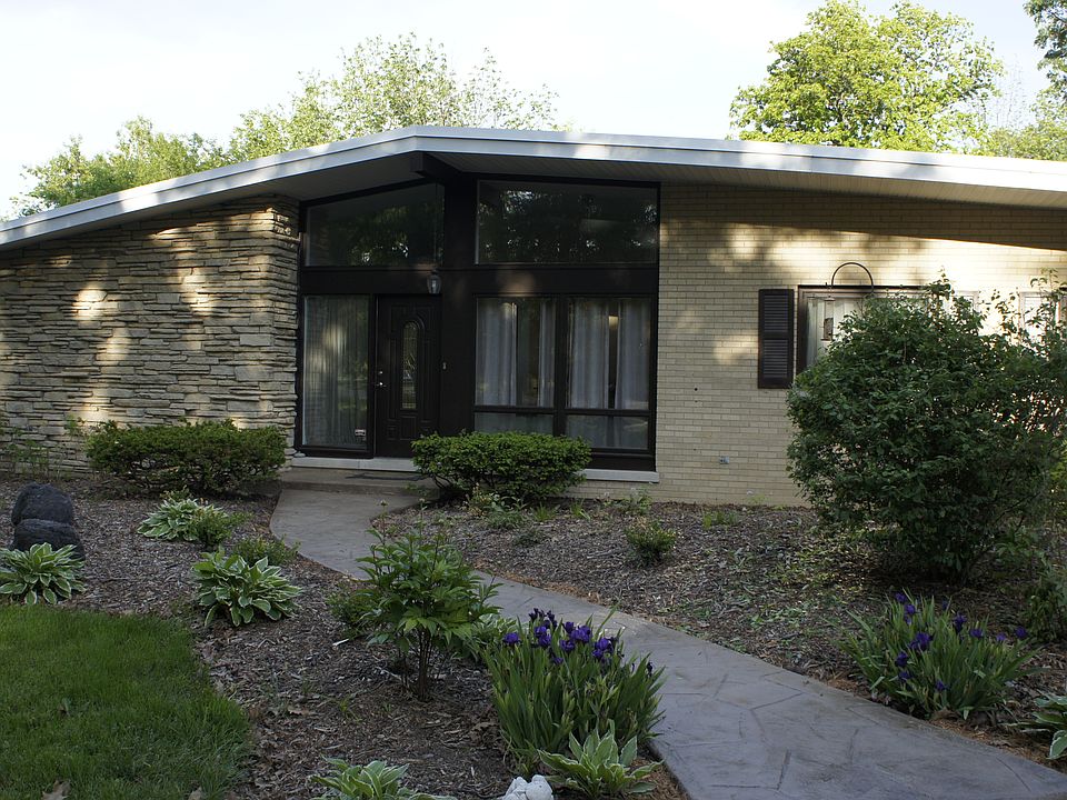 1st image of 19 Hawthorn Dr