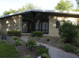 19 Hawthorn Dr, Hawthorn Woods, IL