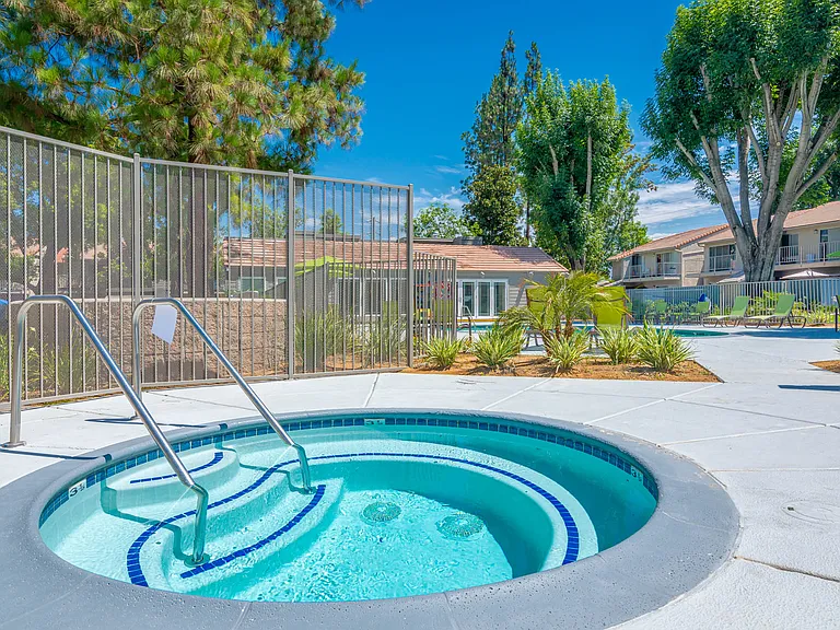 Sierra Vista Apartments — Photo 18