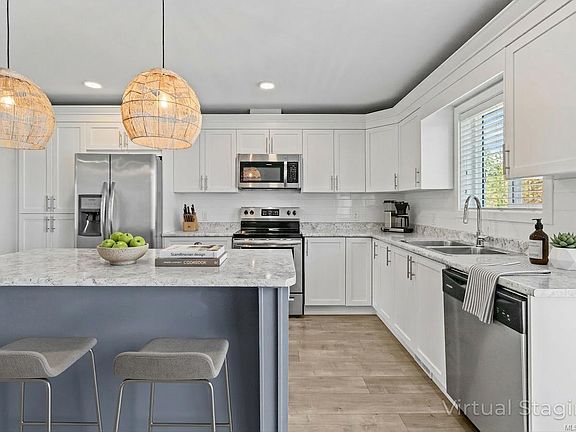 4th image of 532 Lori Pl