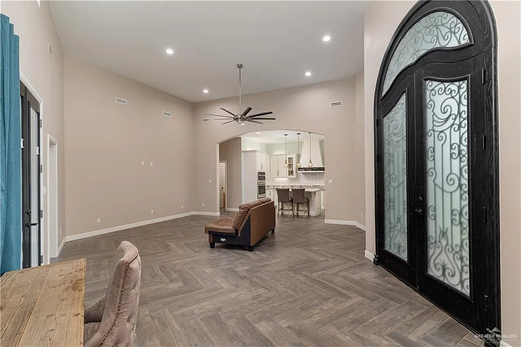 3 bed, 3.5 bath, 2263 sqft, $3,100 — Photo 3