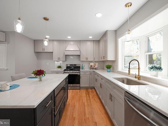4th image of 1642 Williams Way