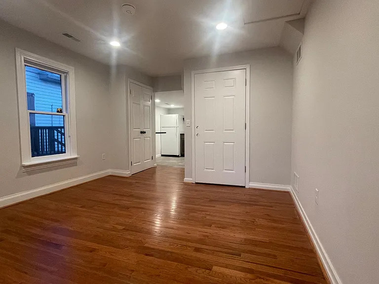 523 Baltimore St #4 — Photo 9