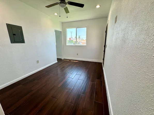 1091 E Columbia Ave, Pomona, CA 91767