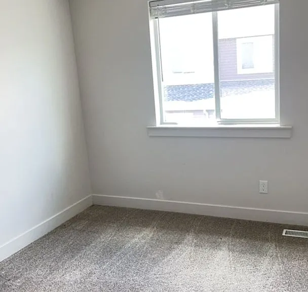 427 S 1540 E — Photo 12