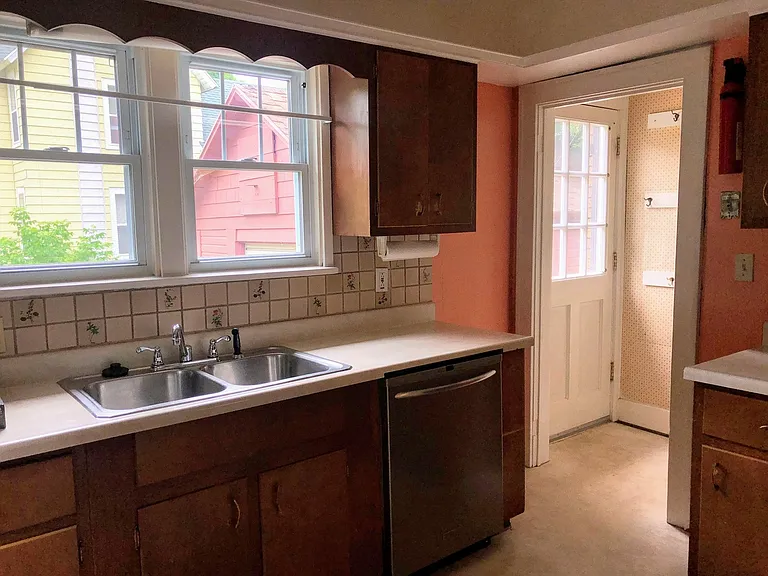 224 Garfield Ave NW — Photo 9