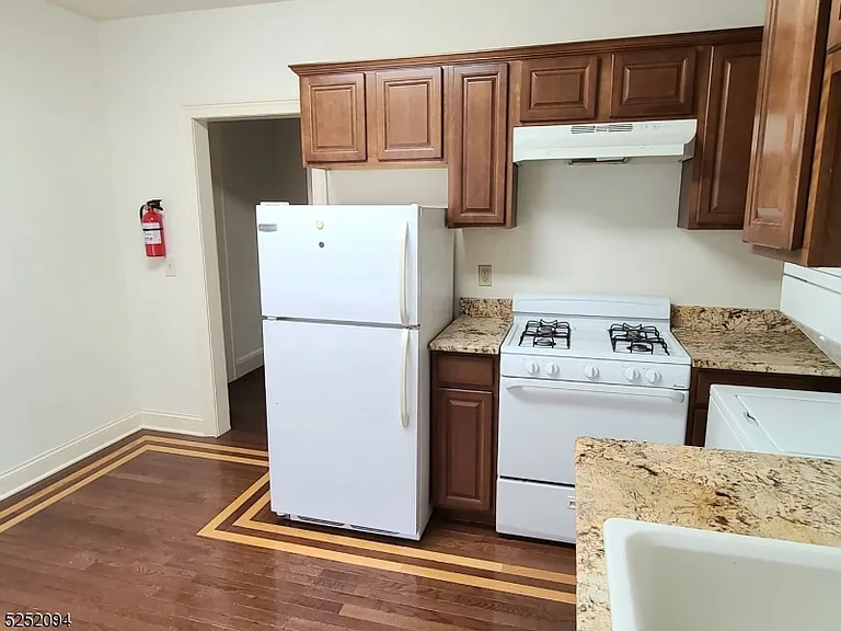 254 W Franklin St #2 — Photo 3