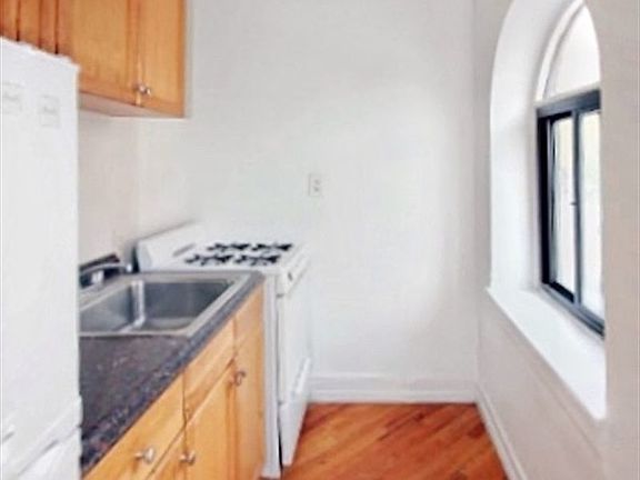 5th image of 356 E 112th St #3F