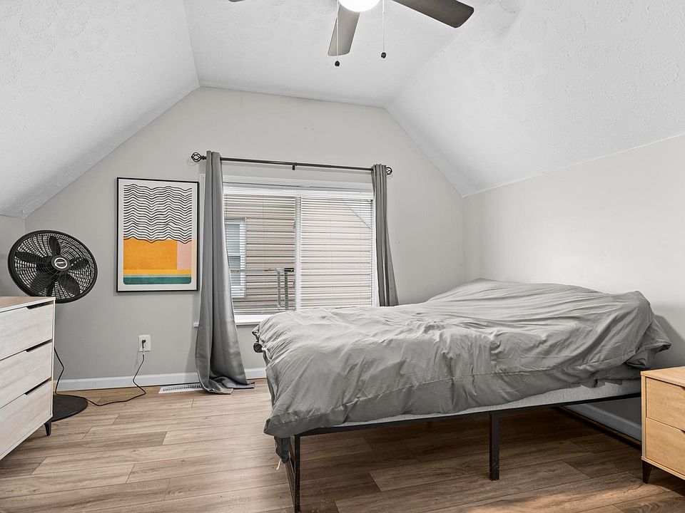 Private third floor bedroom.