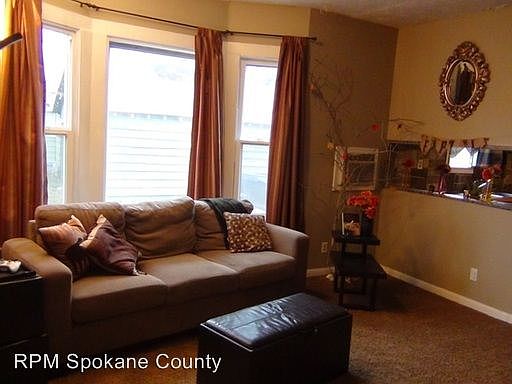 3rd image of 218 E Courtland Ave