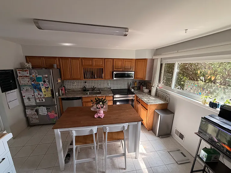 665 Dover Ct #E — Photo 13