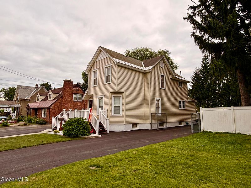 3rd image of 223 Edward Street