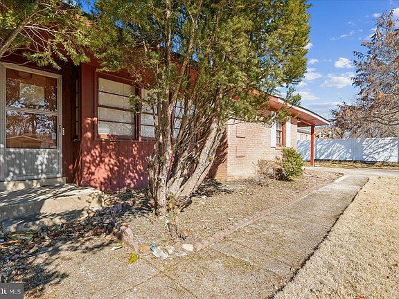 3rd image of 305 River Bend Rd