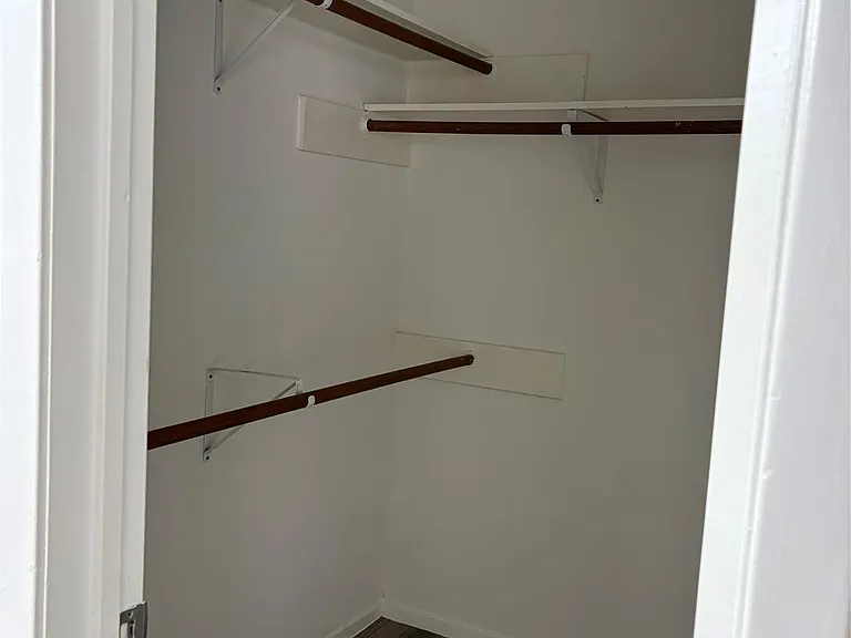 16322 Maplemont Dr — Photo 10