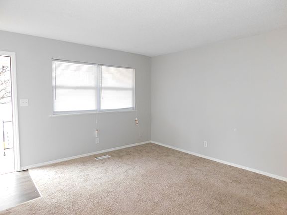 2nd image of 1015 N Fairlawn Cir W