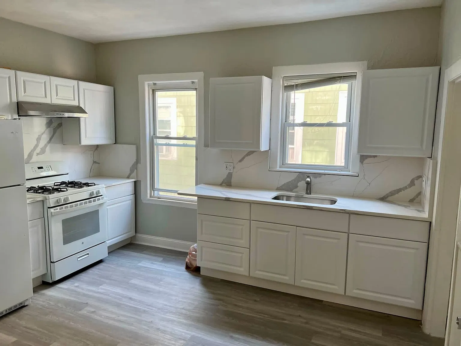 3 bed, $3,000 — Photo 2
