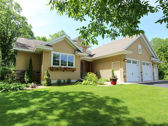 2nd image of 1712 Royal Ct NE