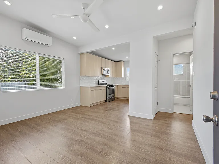 3408 Bellevue Ave #3 — Photo 6