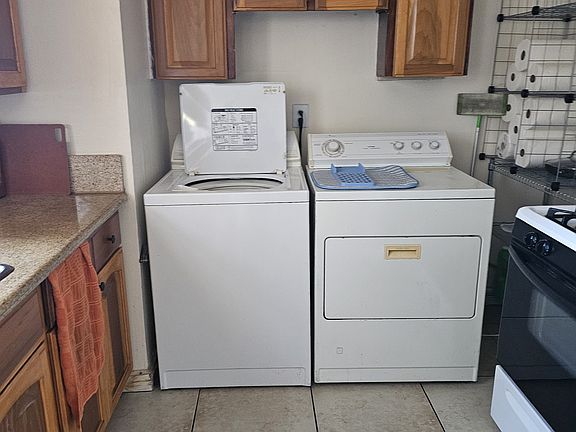5th image of 15323 1/2 Freeman Ave