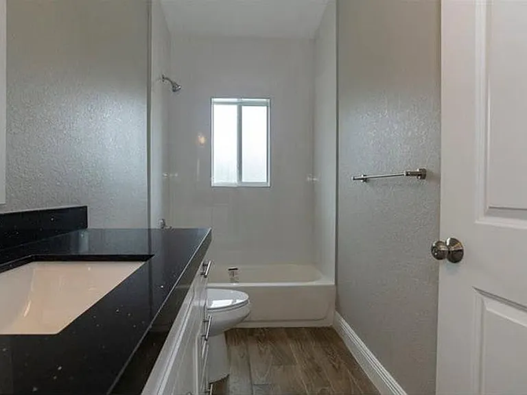 1138 NW 1st Ave — Photo 17