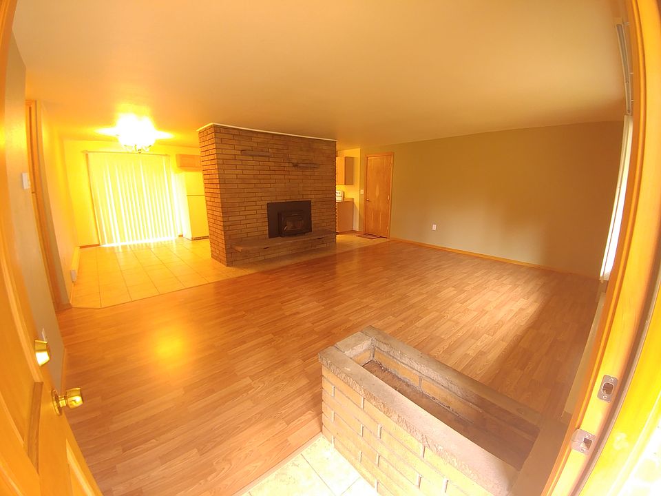 1st image of 1020 Neil St NE