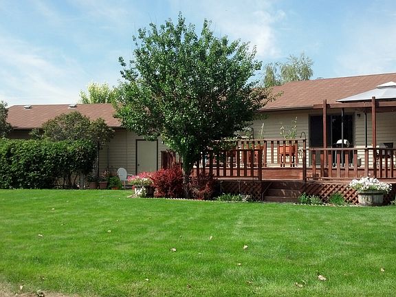 3rd image of 1007 N Road 11