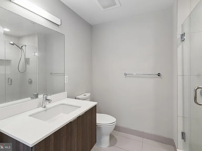 911 2nd St NE #207 — Photo 16
